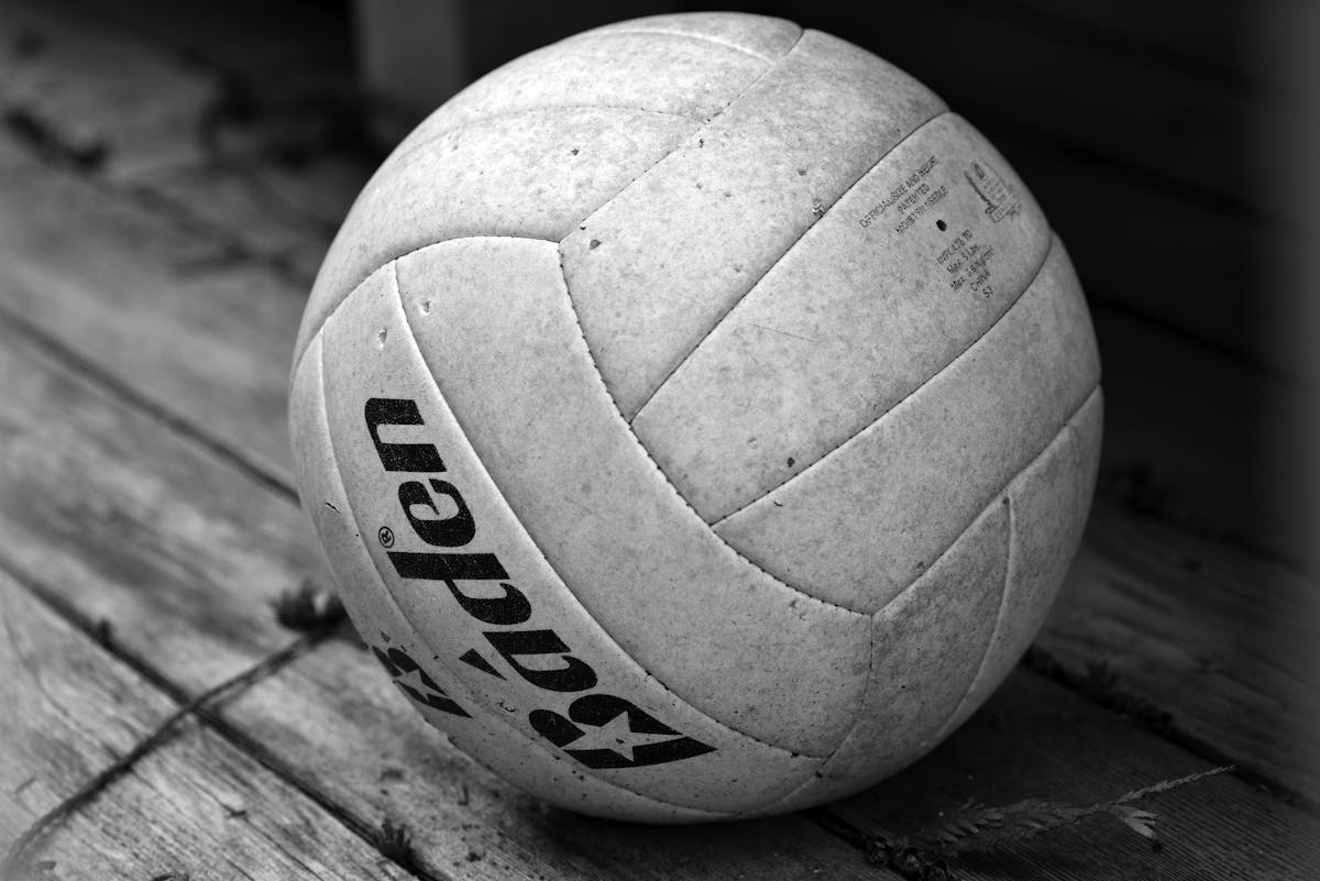 free-photo-of-volleyball-ball-in-black-and-white